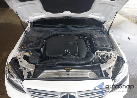 2019 Mercedes-Benz C 300 z USA, uszkodzony, nr VIN 55SWF8DB3KU293995